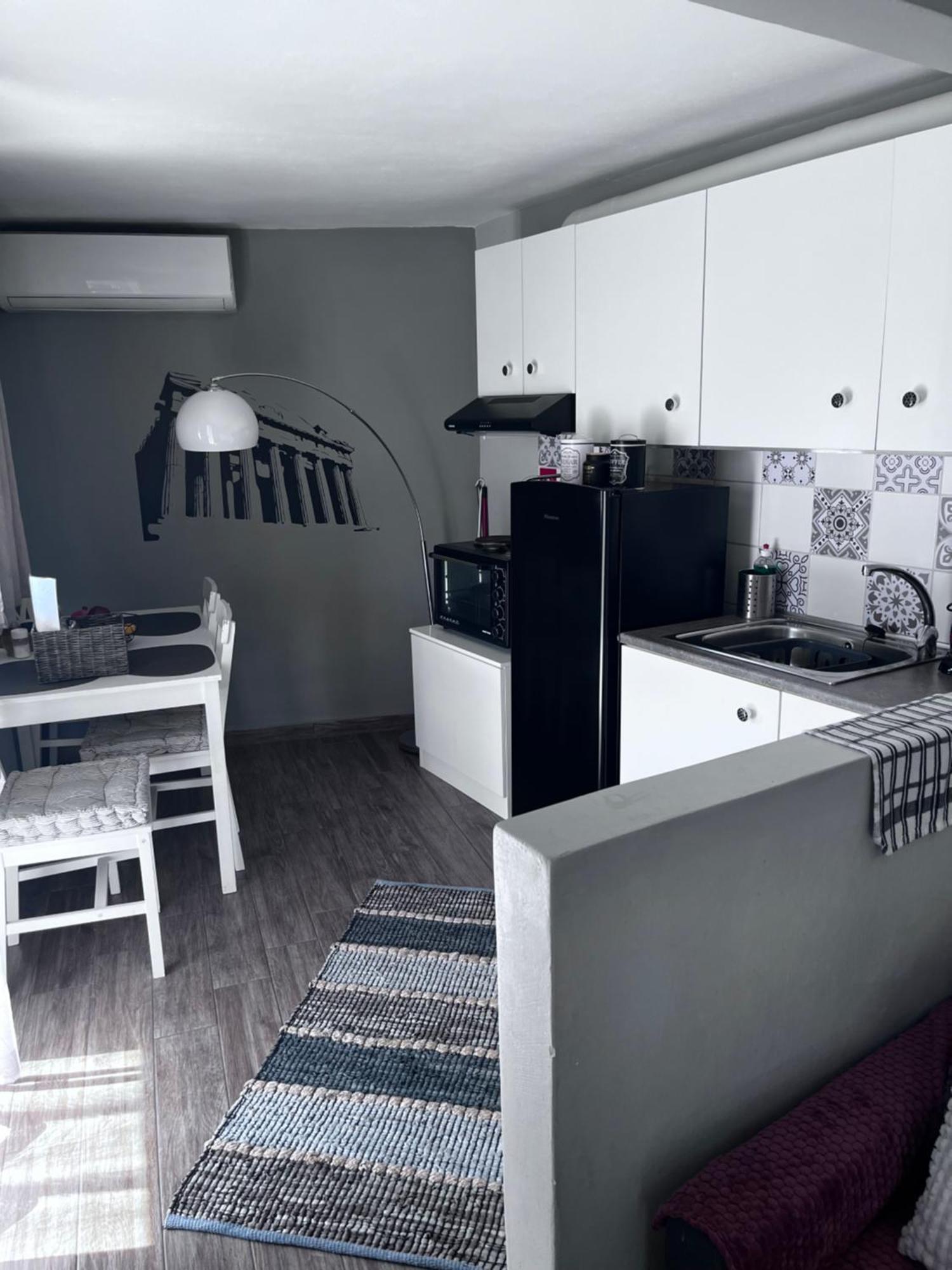 Cozy Studio Apartment In The Heart Of Athene Buitenkant foto